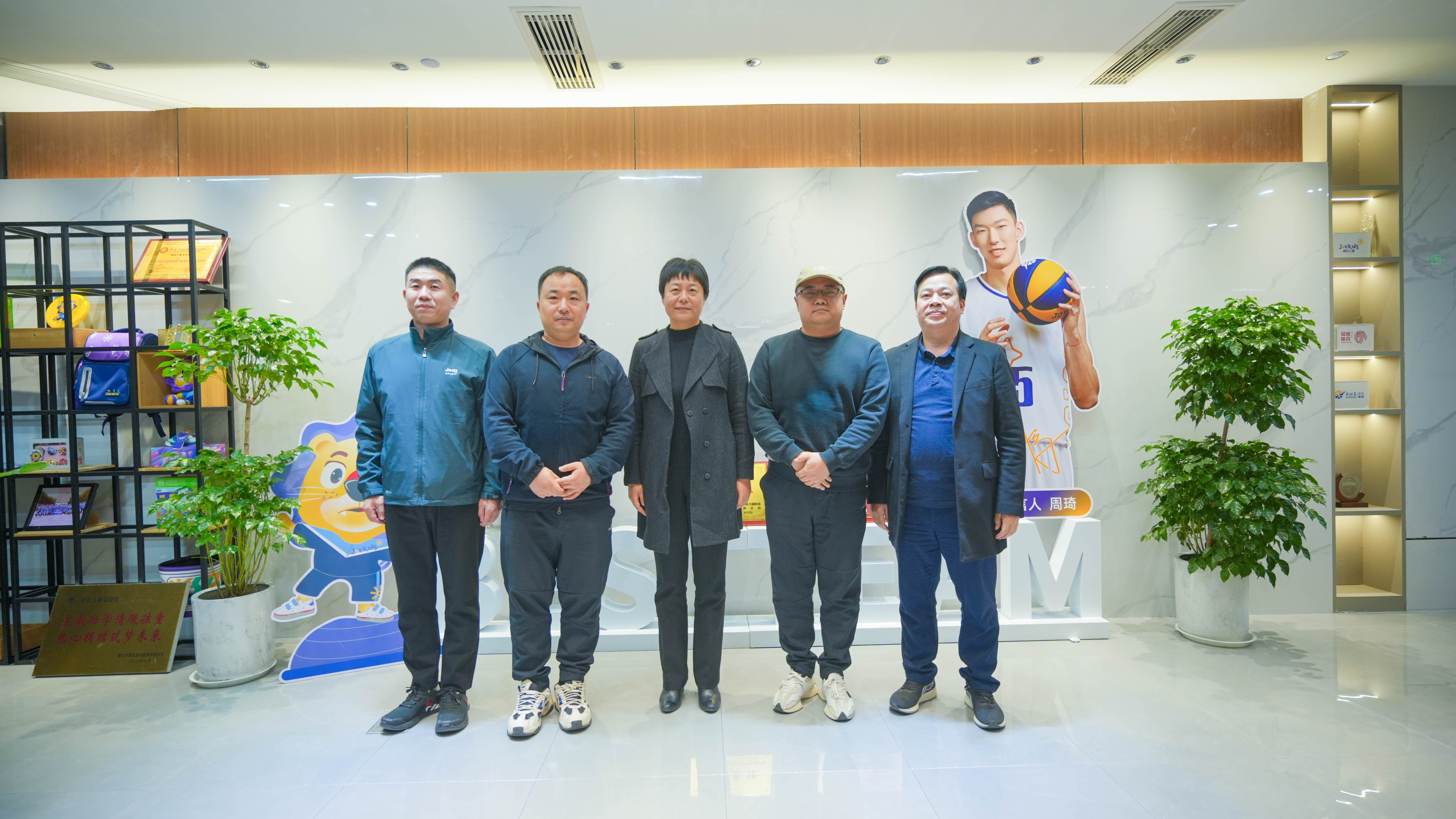 郑州市体育局党委书记、局长李雅一行，莅临AG旗舰厅体育调研指导