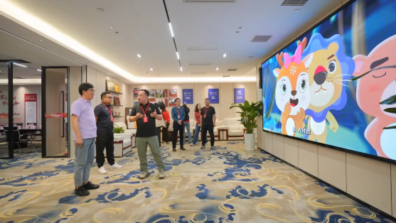 高途创始人、董事长兼CEO陈向东先生一行莅临AG旗舰厅体育参观、交流